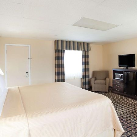 Travelodge By Wyndham South Burlington Exterior photo
