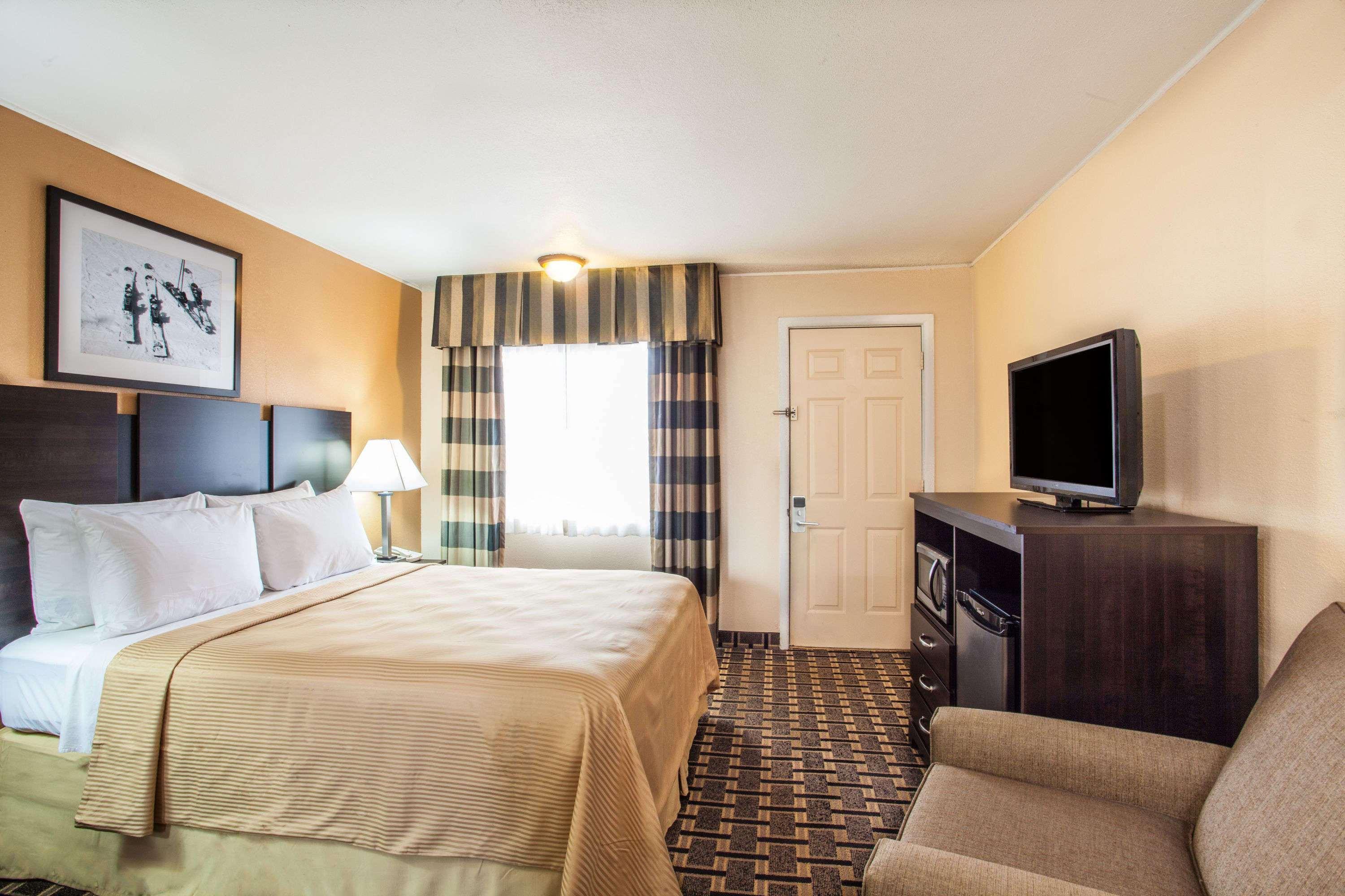 Travelodge By Wyndham South Burlington Exterior photo