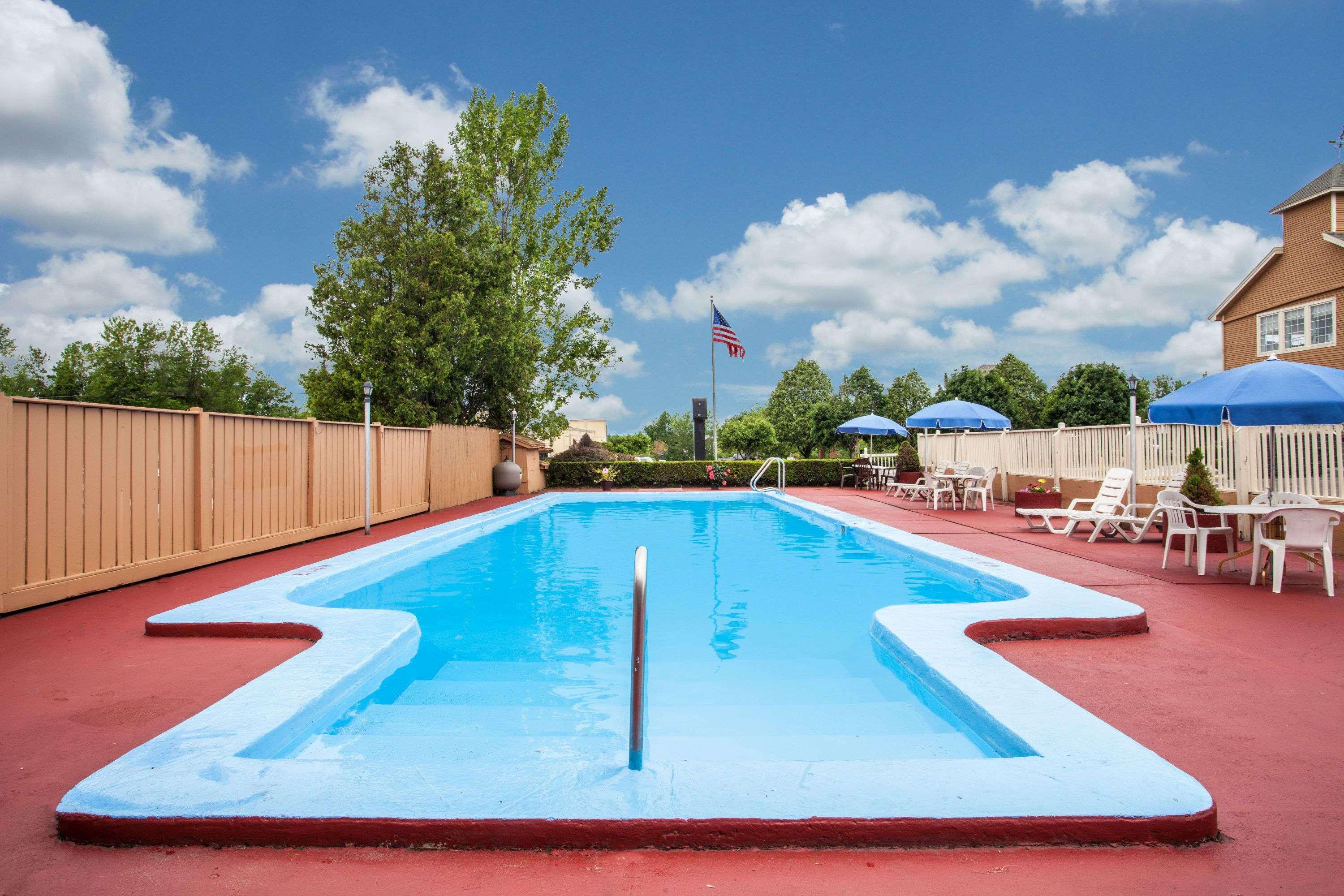 Travelodge By Wyndham South Burlington Exterior photo