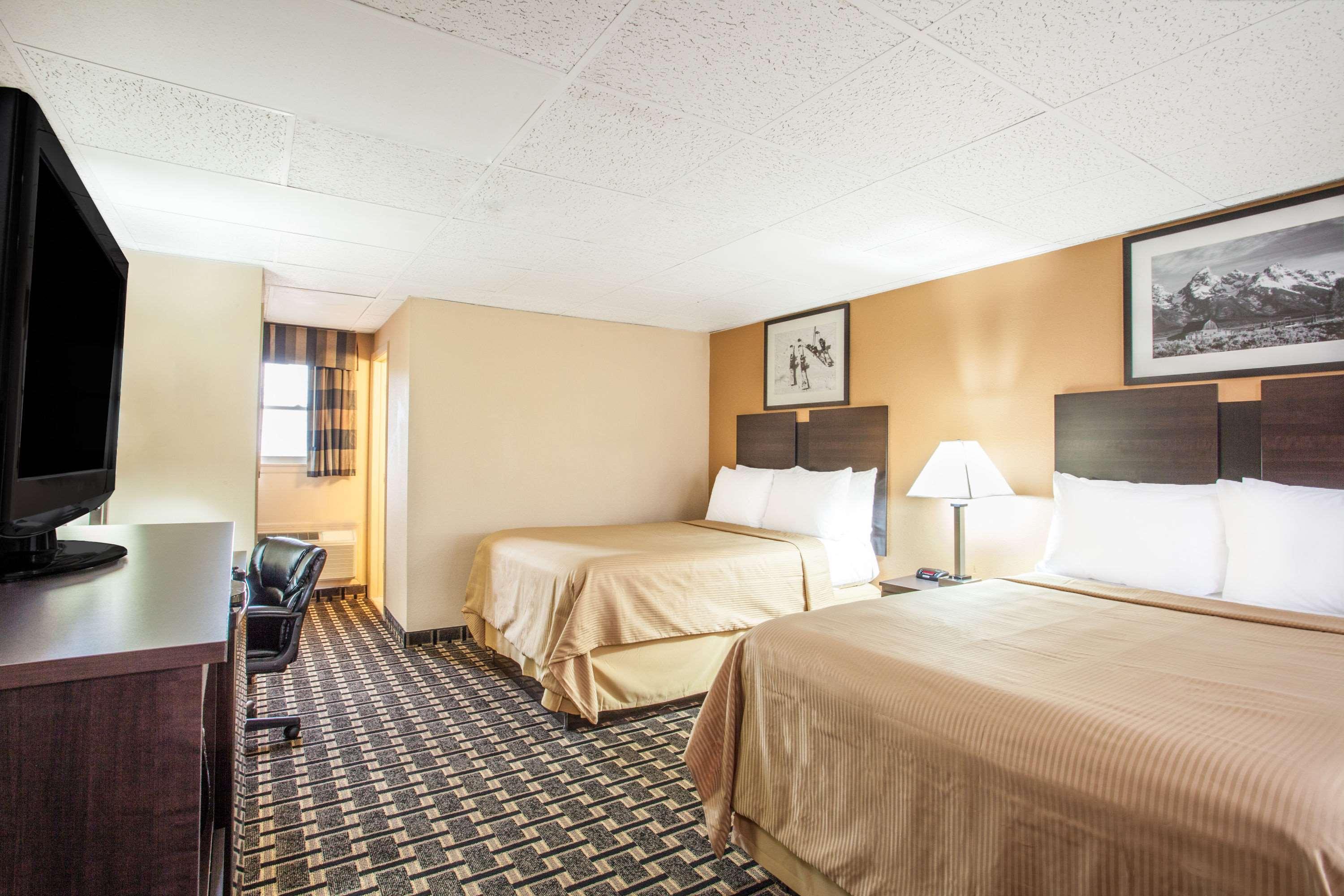 Travelodge By Wyndham South Burlington Exterior photo