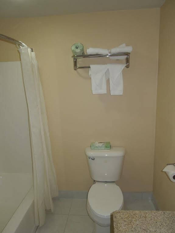 Travelodge By Wyndham South Burlington Exterior photo